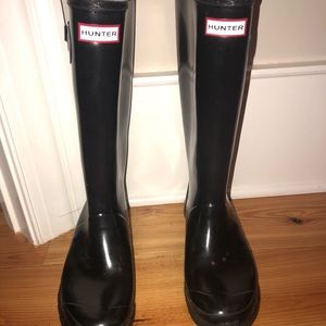 HUNTER Tall Rain Boots~ Almost new Size 8M&9F